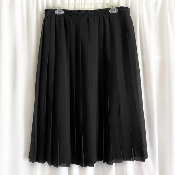 Evan Picone skirt. Size 1X. Black color heavy chiffon. Pleated. Lined. - Picture 1 of 3